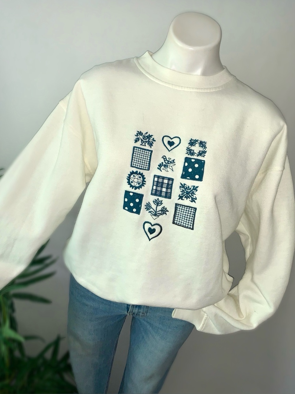 v i n t a g e :: Embroidered Oversized Folk Art Sweatshirt